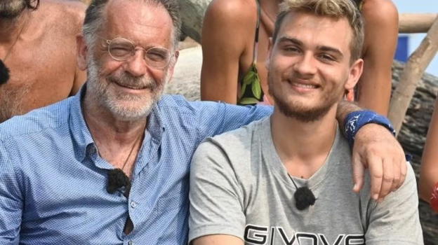 Cecchi Paone, l’accusa choc contro i naufraghi: "Mentre facevo l’amore con Simone hanno.."