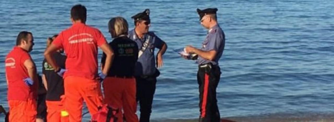 Donna incinta va sul lido e fa uso del bagno, esce la titolare e..