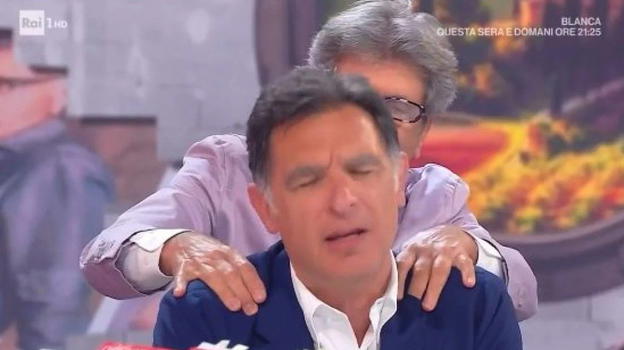 Litigano in diretta Tv e lascia lo studio: è caos