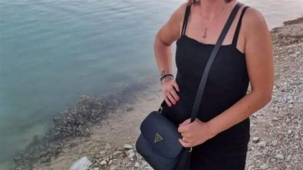 Va in gita sul lago, ma di lì a poco succede qualcosa di strano