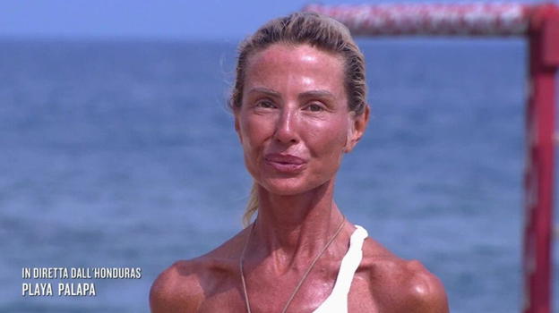 Nathaly Caldonazzo vuota il sacco e accusa la produzione dell’Isola: "Non l’hanno fatto vedere"