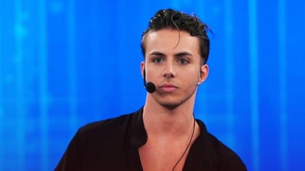 Amici, la confessione di Mattia su Maria De Filippi: "Dietro le quinte lei è…"