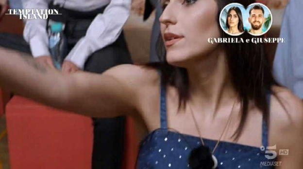 Gabriela, è già finita con il fidanzato: "Bast**o str* era nud"