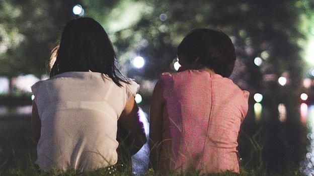 "Mia figlia di 30 anni non sa che suo fratello è in realtà suo padre"