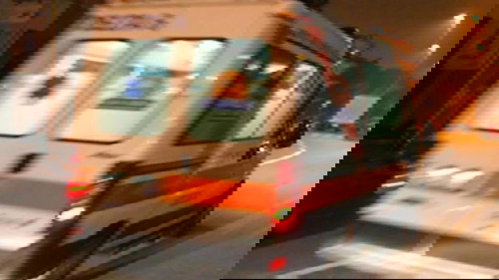 Ambulanza costretta a spegnere lampeggianti al Rione Traiano: sembrano  quelli della Polizia