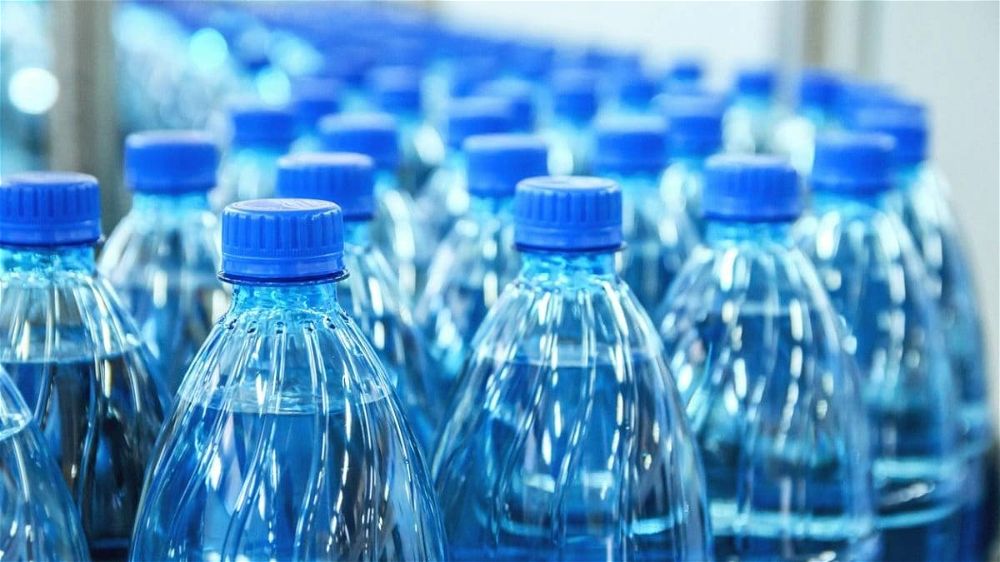 Acqua in bottiglia. L'ONU: con metà dei soldi spesi si risolverebbe  problema sete nel mondo