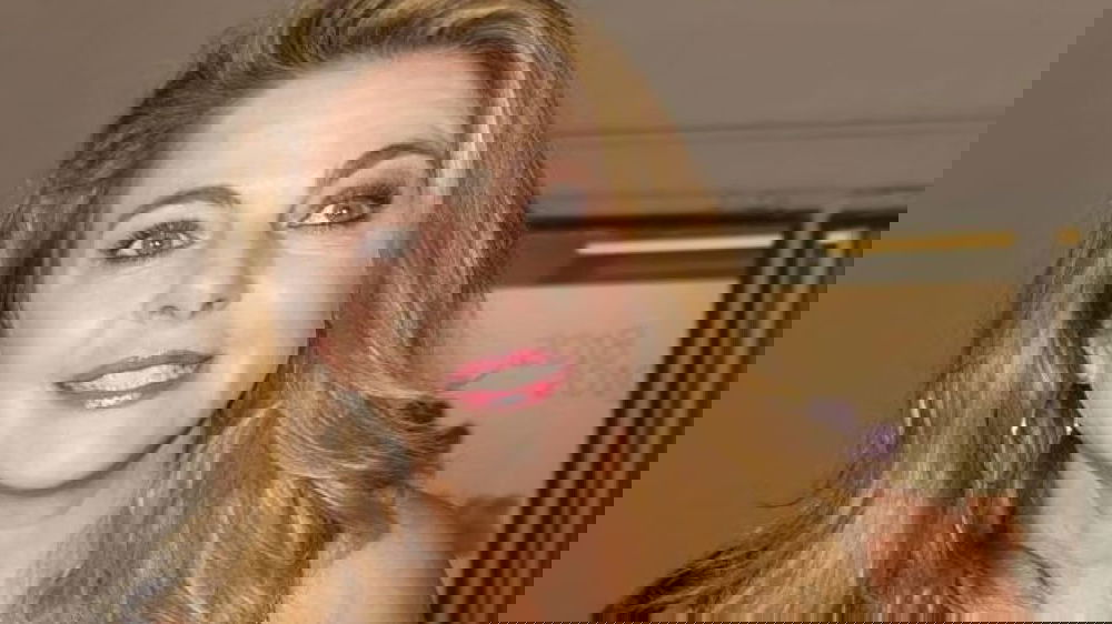 Claudia Gerini: Mi scrivono i feticisti, vogliono le foto dei miei piedi