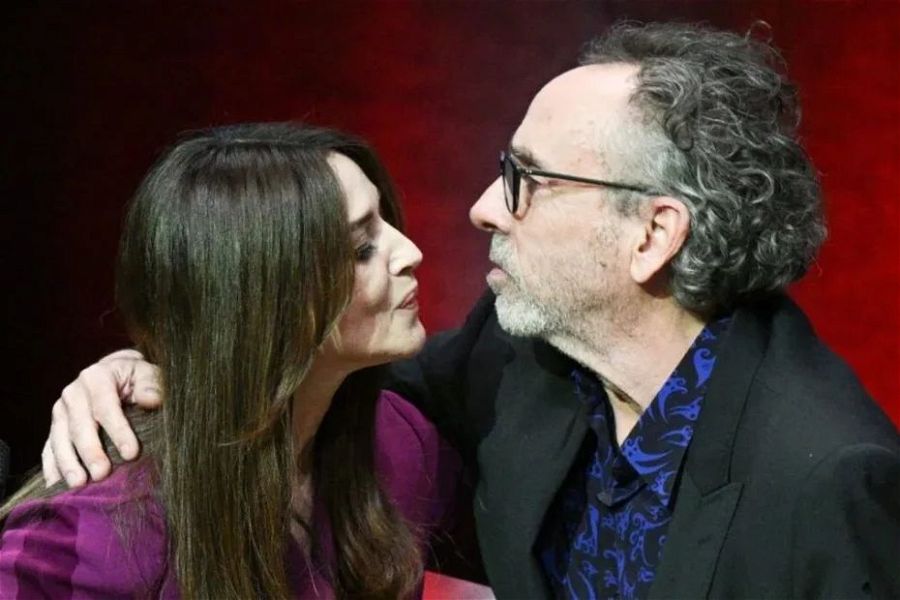 Tim Burton paparazzato con Monica Bellucci: nuova coppia? (FOTO)