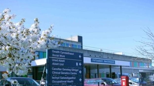 Infermiera beccata con il paziente, subito dopo i due..