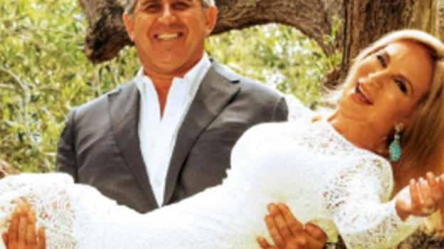 La vip sposa a 77 anni, il marito ha 15 anni di meno