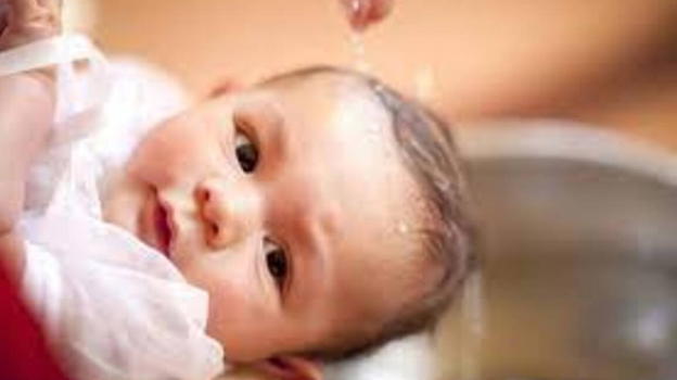 Padrino di battesimo regala 50€ al bimbo, la forte reazione della madre