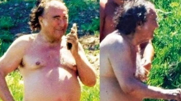 “Ma è veramente lui?”. Il cantante italiano beccato così in spiaggia è irriconoscibile