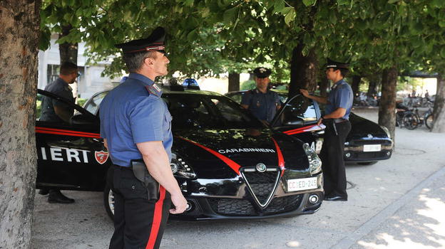 La figlia sposa uomo povero ma la famiglia non lo accetta