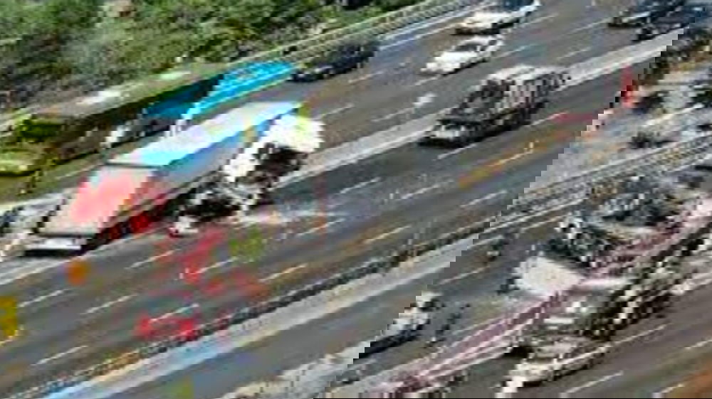 Inferno in autostrada poco fa, le prime immagini fanno venire i brividi