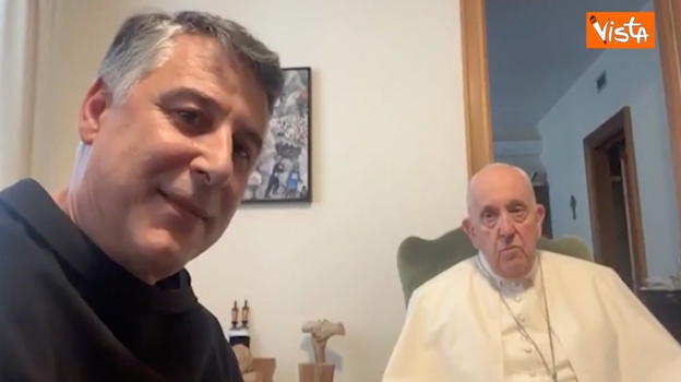 Papa Francesco, è successo tutto in diretta: l’irruzione improvvisa