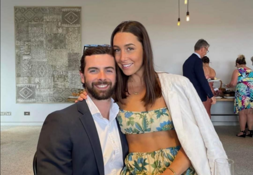 Vanno al mare e trovano una borsa. Fratelli tornano in auto, la aprono e si…