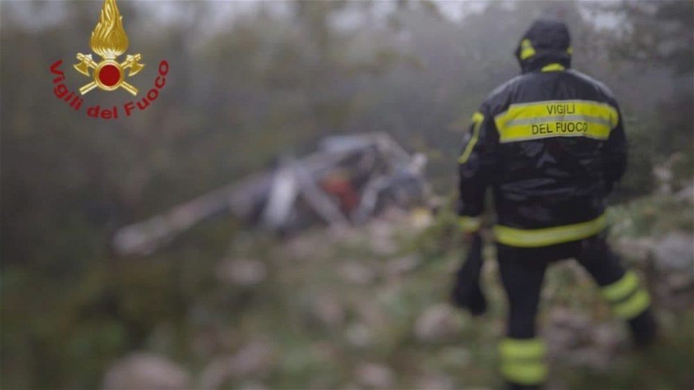 Elicottero precipita in Friuli, morto il pilota: L'ho visto effettuare strane manovre e scomparire