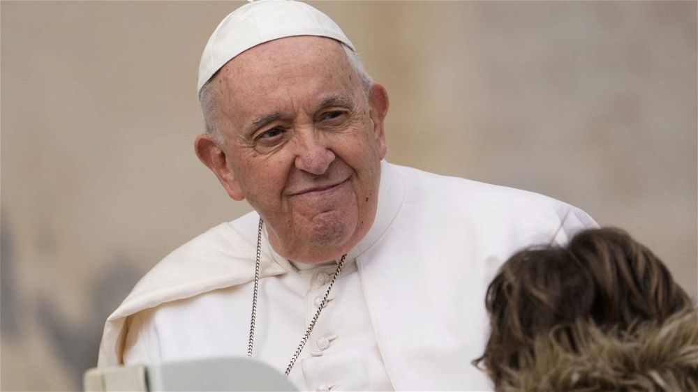 Sinodo, papa Francesco apre ai laici e alle donne: per la prima volta potranno votare