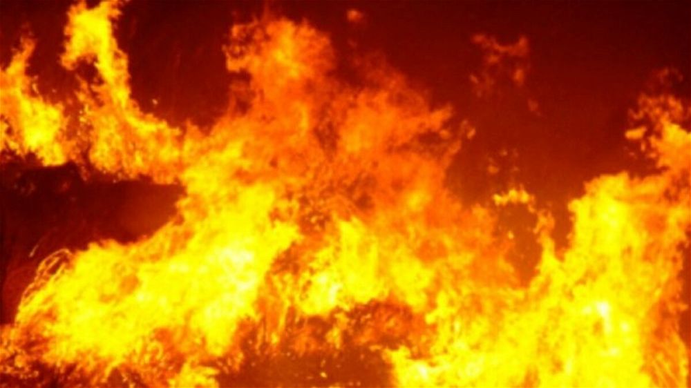 Terribile incendio a Caserta, deposito di rifiuti in fiamme
