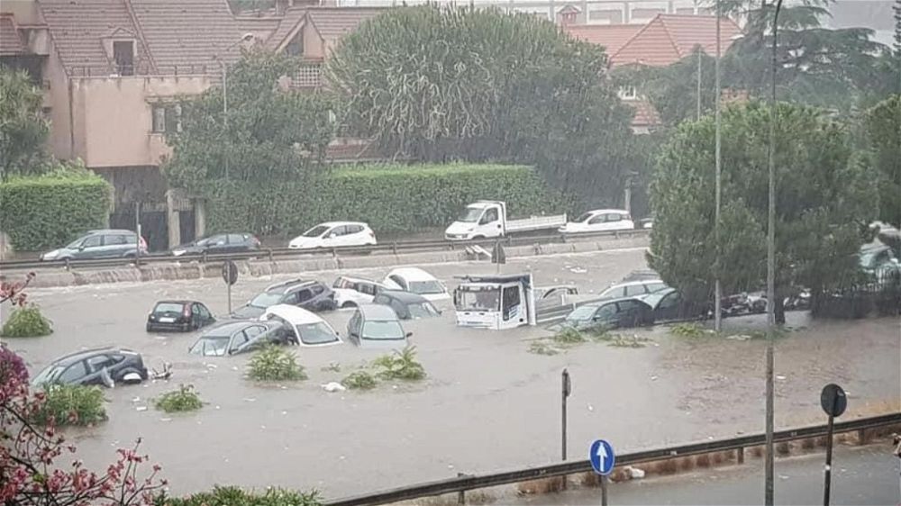 Maltempo a Palermo, nubifragio si abbatte sulla città: due morti annegati,  blackout e allagamenti