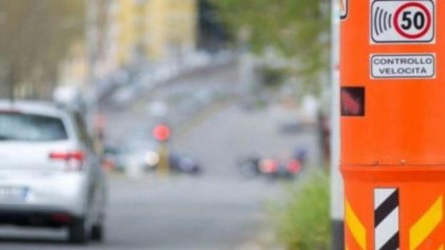 Autovelox arancioni e blu, la differenza che nessuno conosce