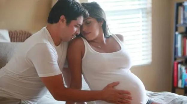 Cosa accade quando un uomo fa l’amore con una donna in gravidanza?