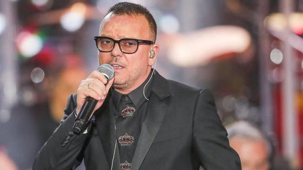 Gigi D’Alessio, il concerto finisce male: sanitari costretti ad intervenire