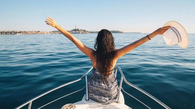 Naviga senza problemi, come sconfiggere il mal di mare con le erbe: i rimedi naturali
