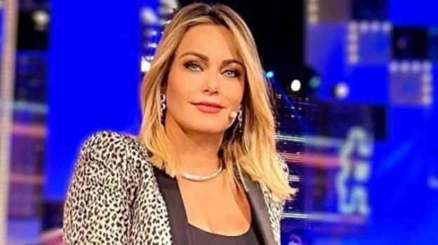 Sonia Bruganelli beccata insieme al famoso volto della Tv