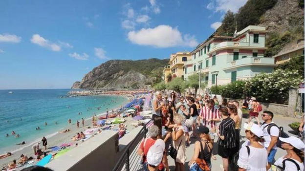 Da non crederci, la mancia lasciata sul tavolo lascia senza parole i camerieri