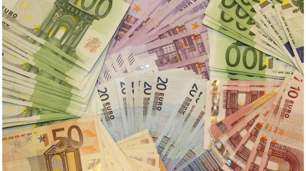Lascia 500 euro di mancia: la reazione inaspettata del cameriere