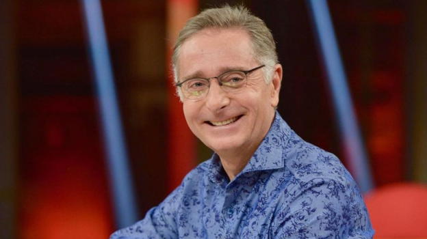 "Incinta". La splendida notizia riempie di gioia il cuore di Paolo Bonolis e dei fan