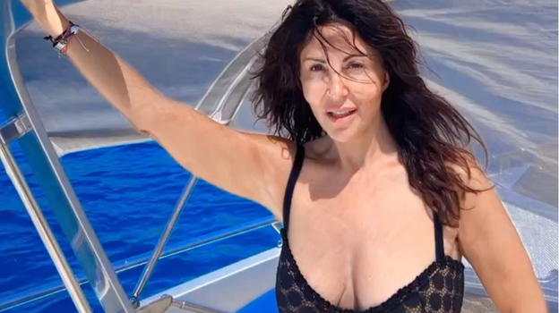 Sabrina Ferilli, la foto in barca crea panico sui social