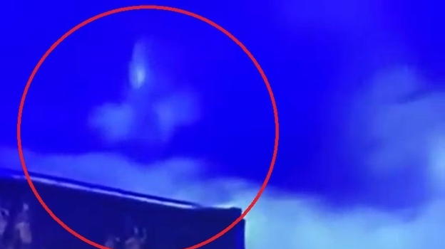 "È un miracolo". Fedeli di tutto il mondo increduli: la Madonna è apparsa