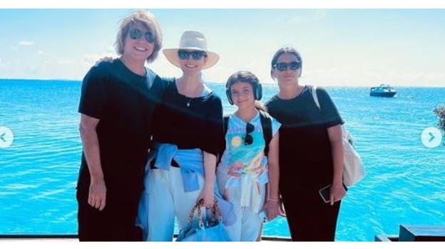 Laura Pausini, la tremenda figuraccia: "Ecco chi c’è nella foto.."
