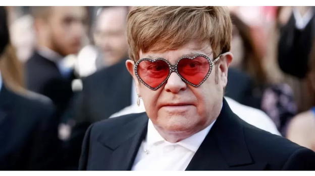 Elton John, ricoverato in ospedale: fan con il fiato sospeso