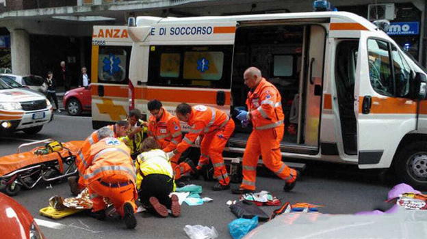 Importuna 18enne, arriva il padre e si fa giustizia da solo
