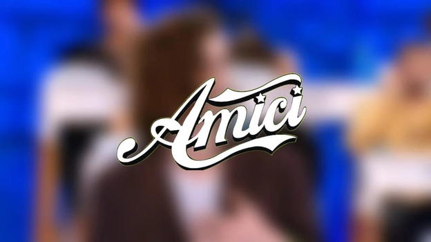 Amici, arriva la clamorosa anticipazione: il primo concorrente è il volto noto