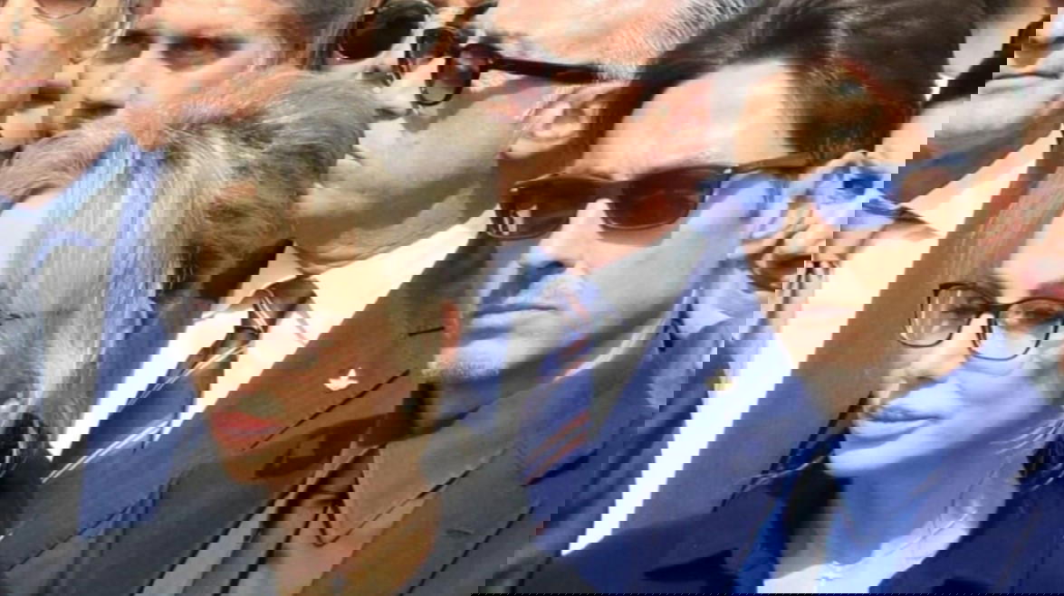 "Papà, questo è per te" Il gesto dei figli Marina e Pier Silvio per Berlusconi