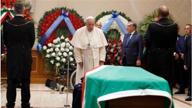 Giorgio Napolitano, la visita di Papa Francesco e il gesto che non passa inosservato