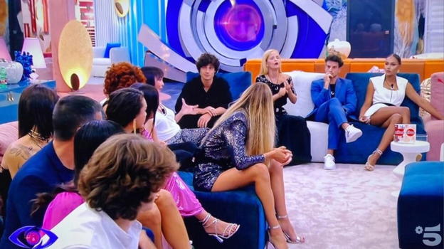 "Fuori per sempre dalla casa". Grande Fratello, la concorrente costretta ad abbandonare