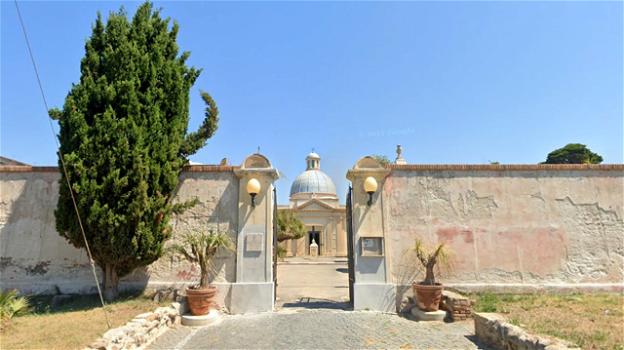 Il ritrovamento nel cimitero italiano lascia tutti senza parole