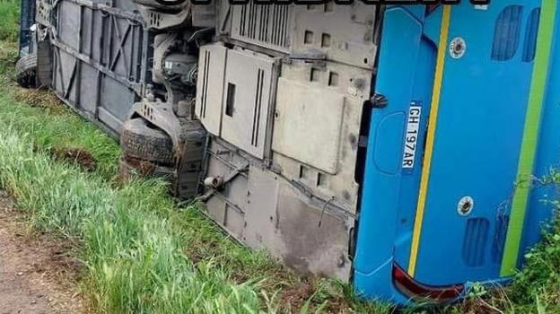 Italia, autobus carico di studenti si ribalta: soccorsi sul posto