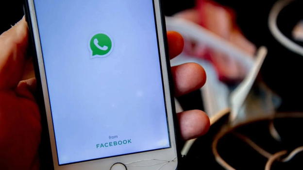 Dopo Facebook e Instragram anche WhatsApp passa a pagamento: come funziona