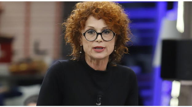 Beatrice Luzzi, la confessione ‘rovina famiglie’: "Ha avuto un’erezione ballando con me.."