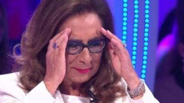 Grande Fratello, la gaffe in diretta Tv della Buonamici: "Cesara, ma che dici?!"