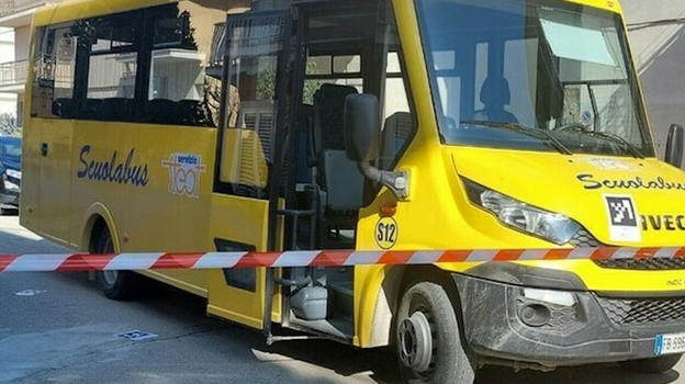 Bambino di soli 2 anni deceduto su uno scuolabus