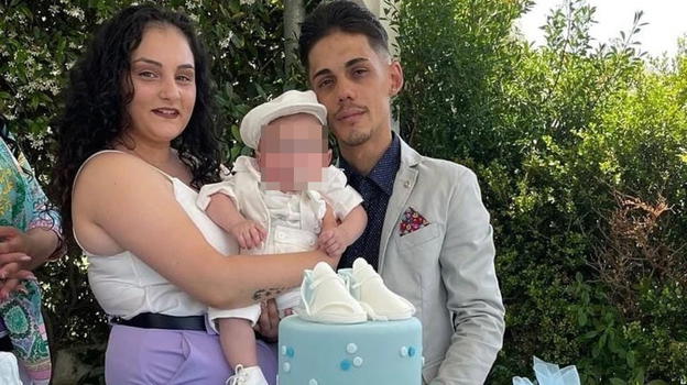 Neonata di 45 giorni trovata senza vita in culla, la scoperta da brividi sul papà