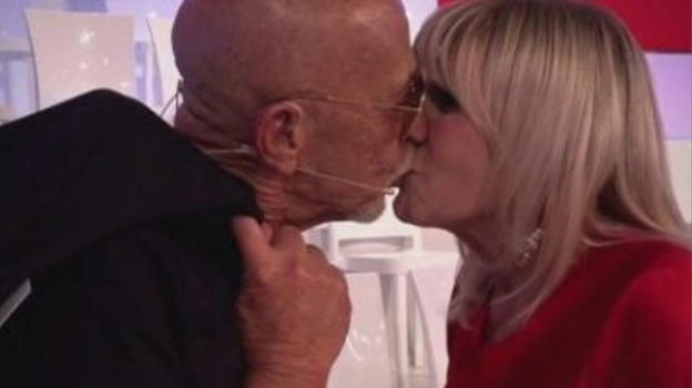 U&D, Gemma e Silvio si baciano in studio: poi vanno nei camerini e..