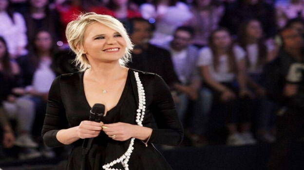 La De Filippi ricomincia da capo: dopo Costanzo ritrova il sorriso